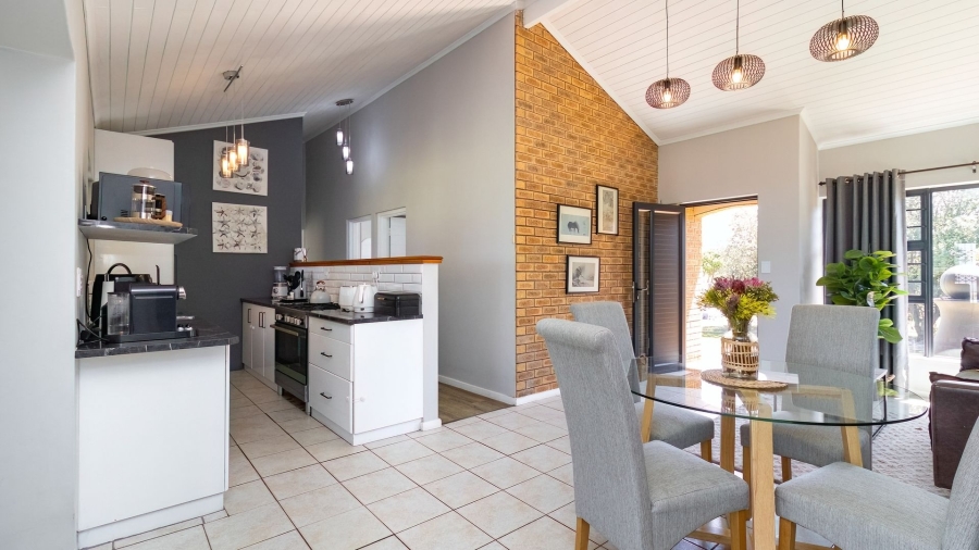 4 Bedroom Property for Sale in Sandbaai Western Cape